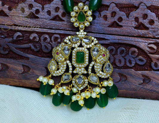 Mādhava – Emerald Green Beaded Kundan Pendant Necklace
