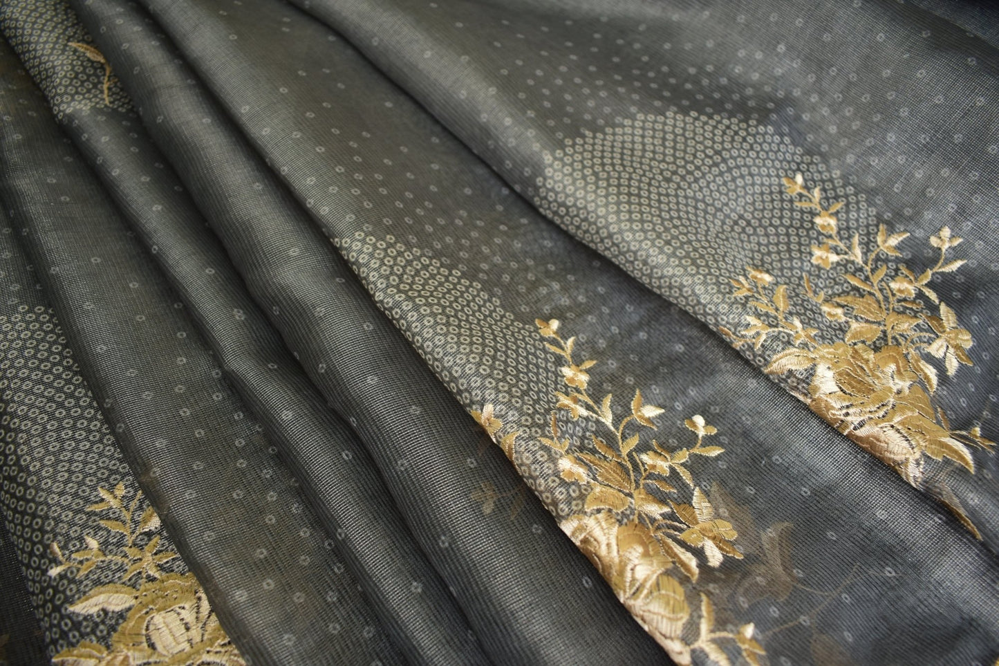 Shyaamalika – Grey Tissue Saree with Bandhani Weave & Thread Embroidery