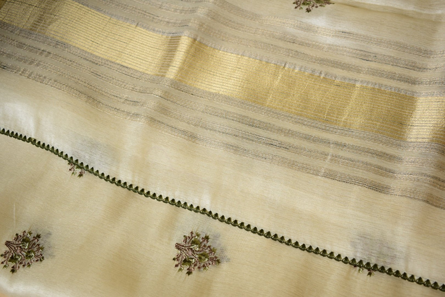 Somaangi – Ivory Chanderi Tissue Saree with Thread Buttas