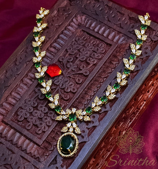 Marakata Līlā Set – Emerald Green AD Necklace with Matching Earrings