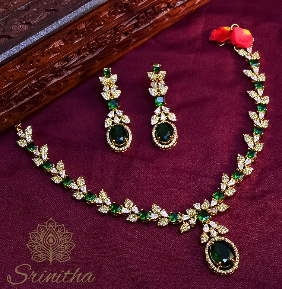 Marakata Līlā Set – Emerald Green AD Necklace with Matching Earrings