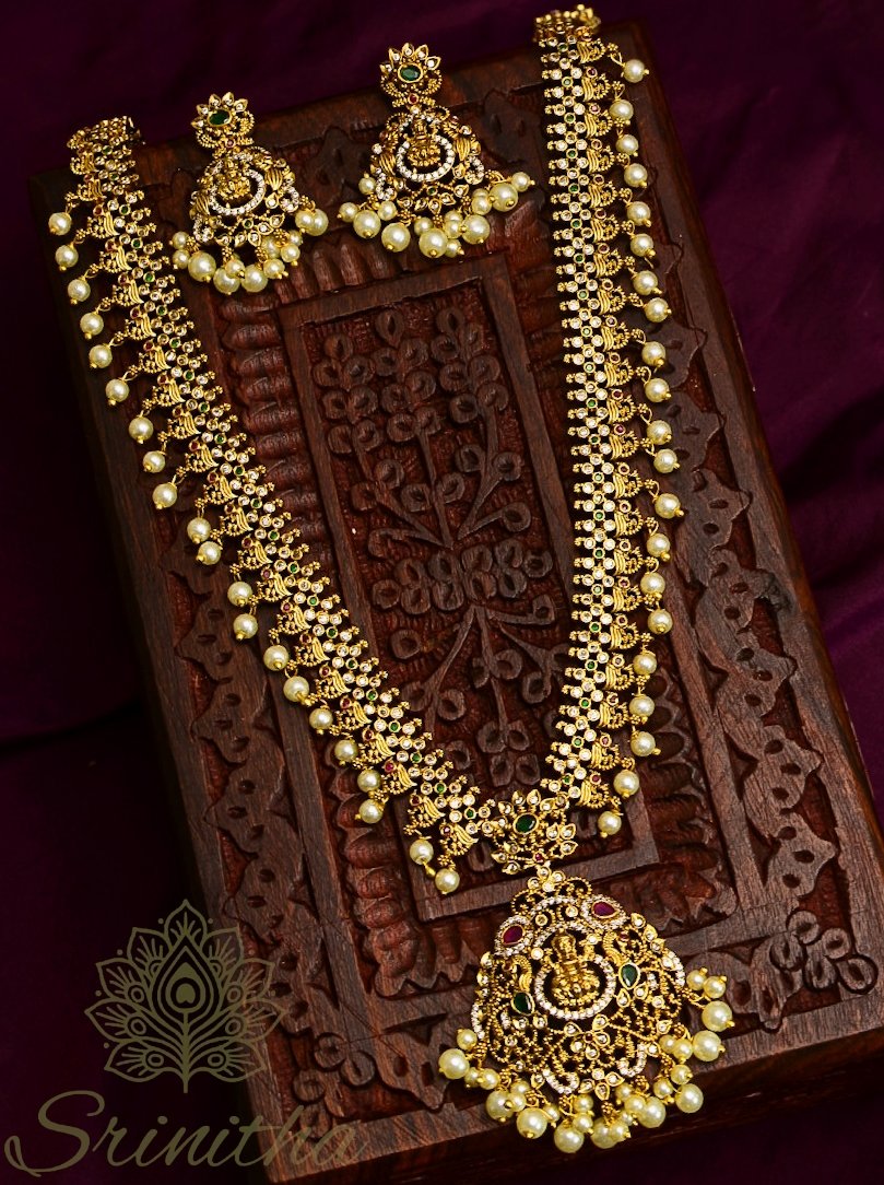 Mahalakshmi Svarṇa Set – Long Temple Necklace with Pearls