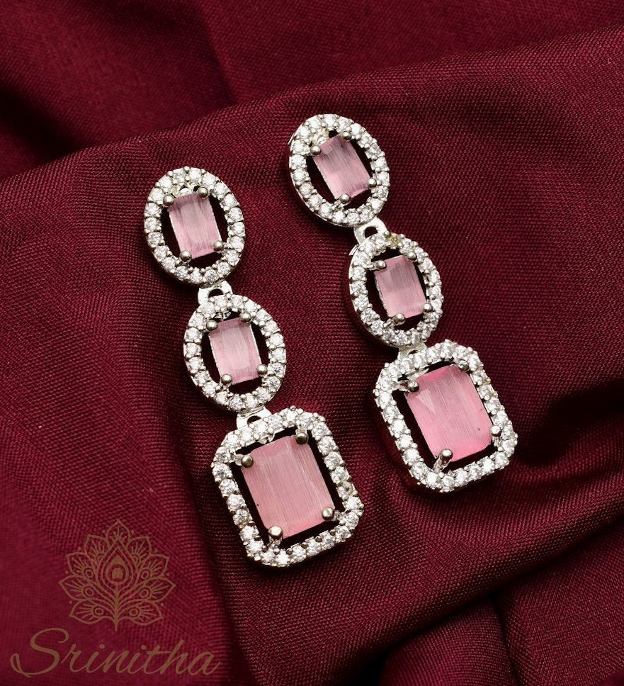 Tārasvini Set – Blush Three-Layered Stone Necklace in Silver Finish