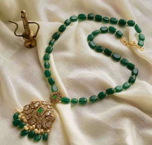 Mādhava – Emerald Green Beaded Kundan Pendant Necklace