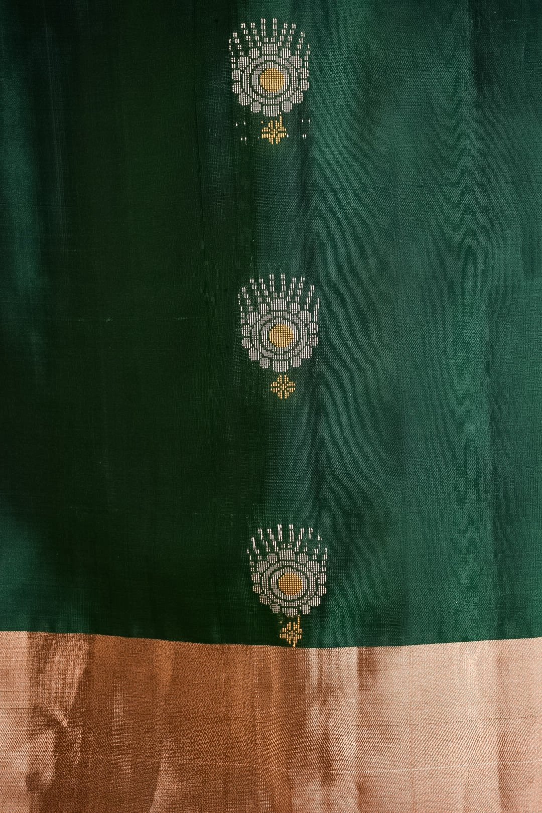 Tāmrashree – Pure Uppada Handloom Silk in Bottle Green with Pink Pallu