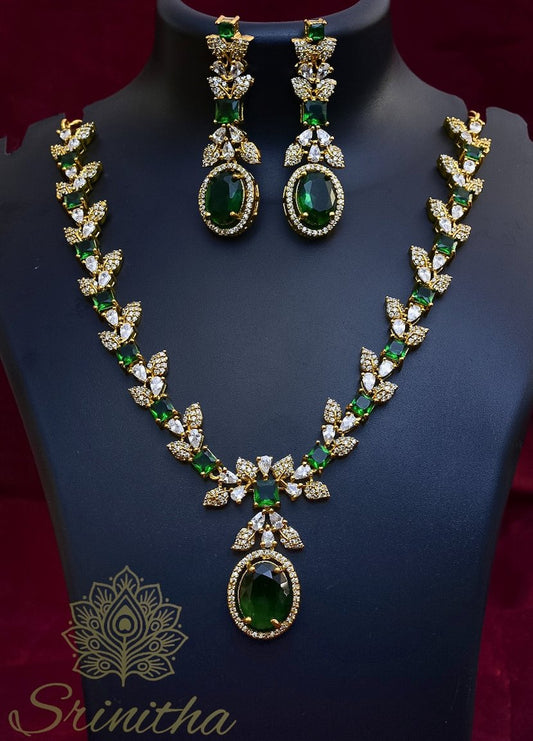 Marakata Līlā Set – Emerald Green AD Necklace with Matching Earrings