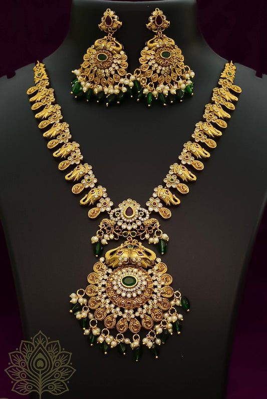 Ratna Gaja Set – Temple Gaja-Motif Necklace with Green Accents and Matching Earrings