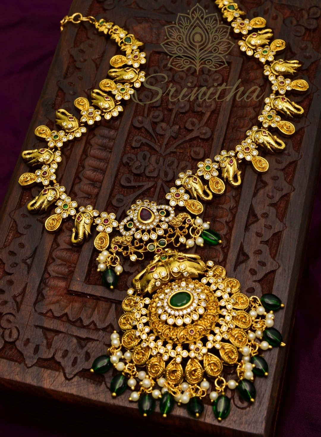 Ratna Gaja Set – Temple Gaja-Motif Necklace with Green Accents and Matching Earrings