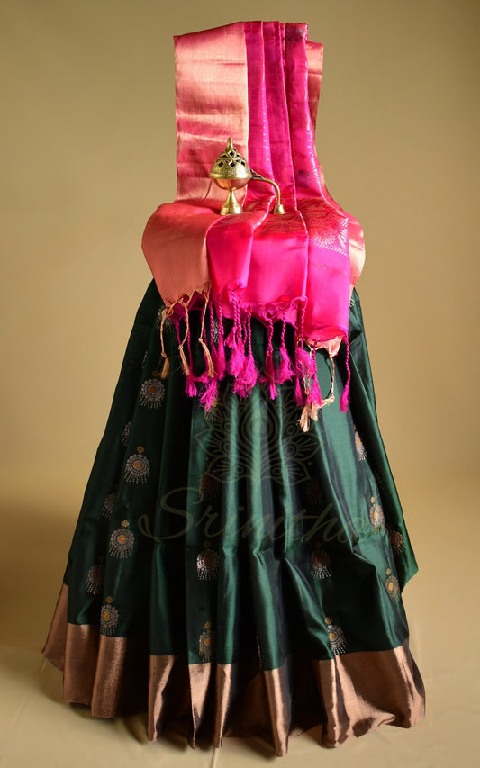Tāmrashree – Pure Uppada Handloom Silk in Bottle Green with Pink Pallu